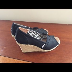Size 6 Toms Espadrilles .